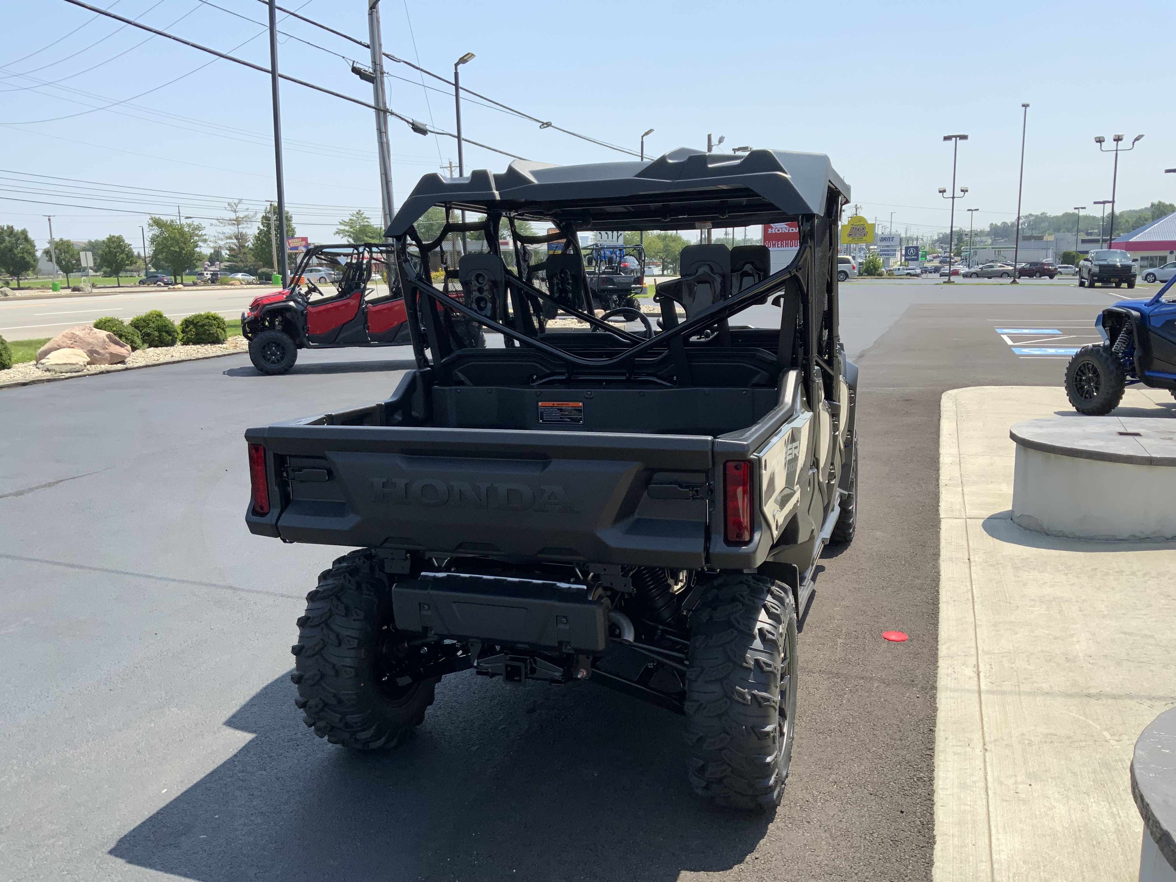 2025 Honda PIONEER 1000-6 CREW DELUXE - Photo 4